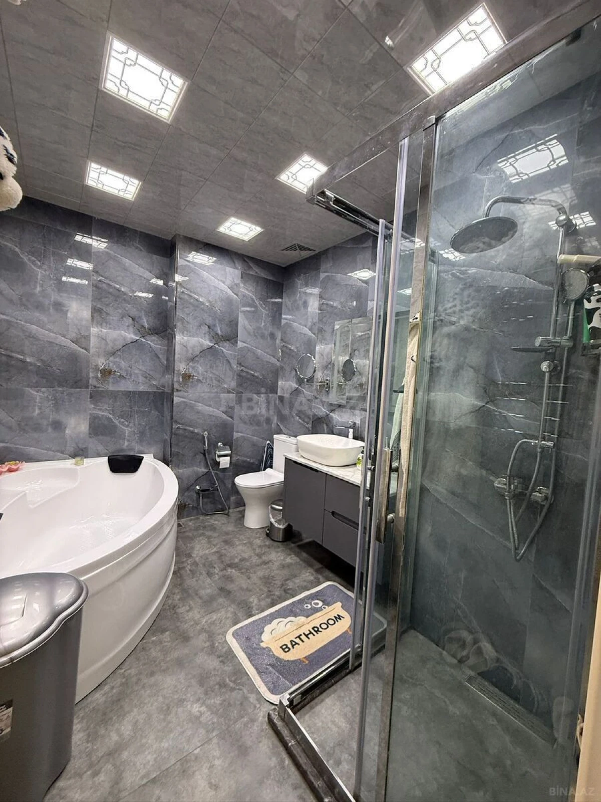 Satılır 2 otaqlı mənzil 128 m²