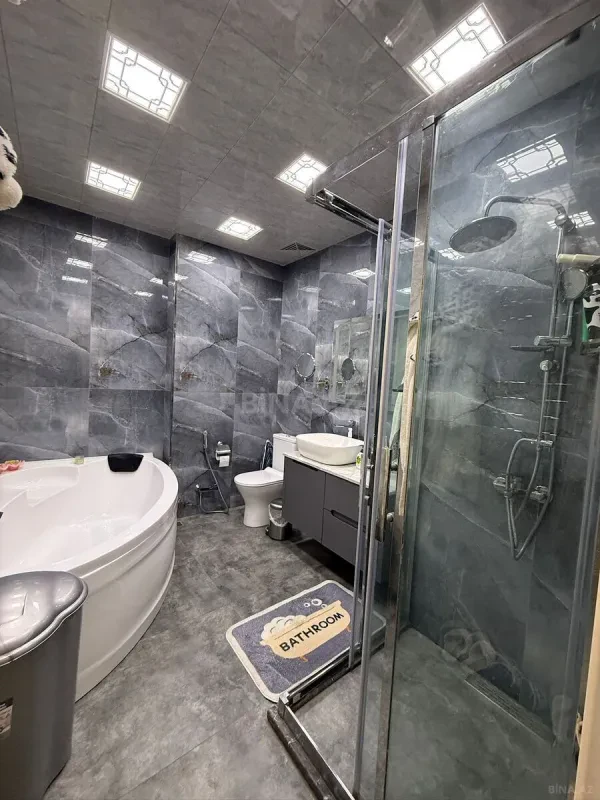 Satılır 2 otaqlı mənzil 128 m²