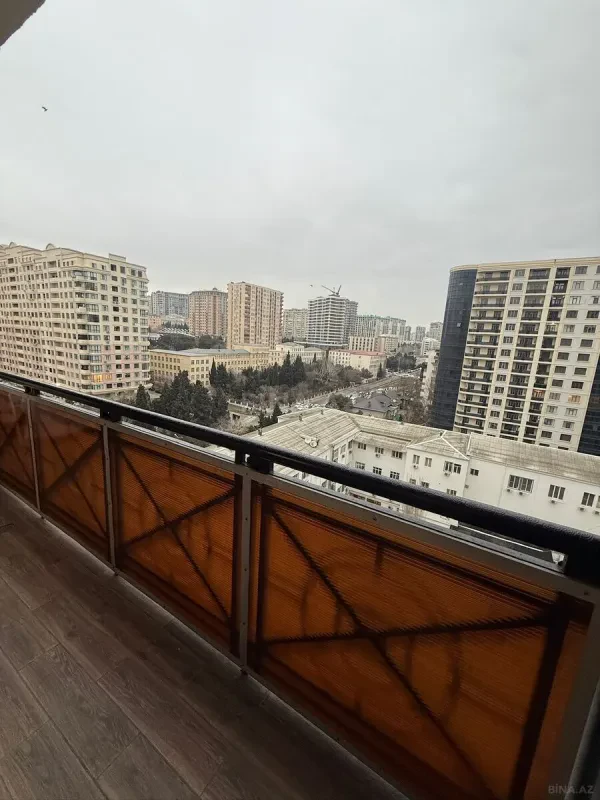 Satılır 2 otaqlı mənzil 128 m²