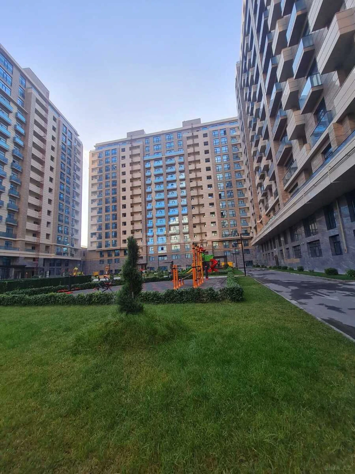 Satılır 5 otaqlı mənzil 267 m²