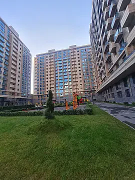 Satılır 5 otaqlı mənzil 267 m²