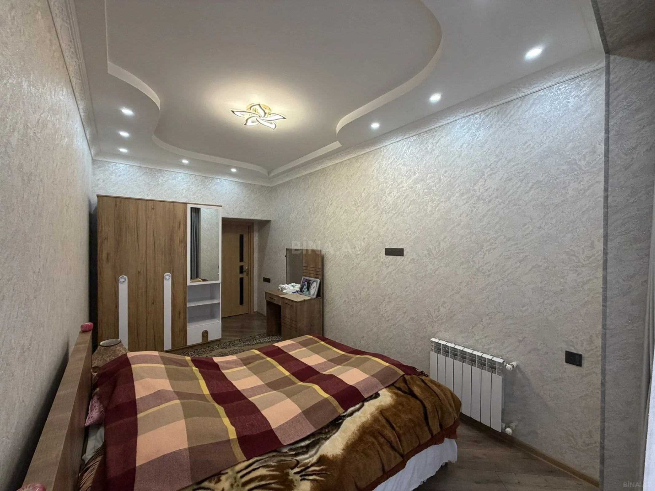 Kirayə verilir 2 otaqlı mənzil 70 m²