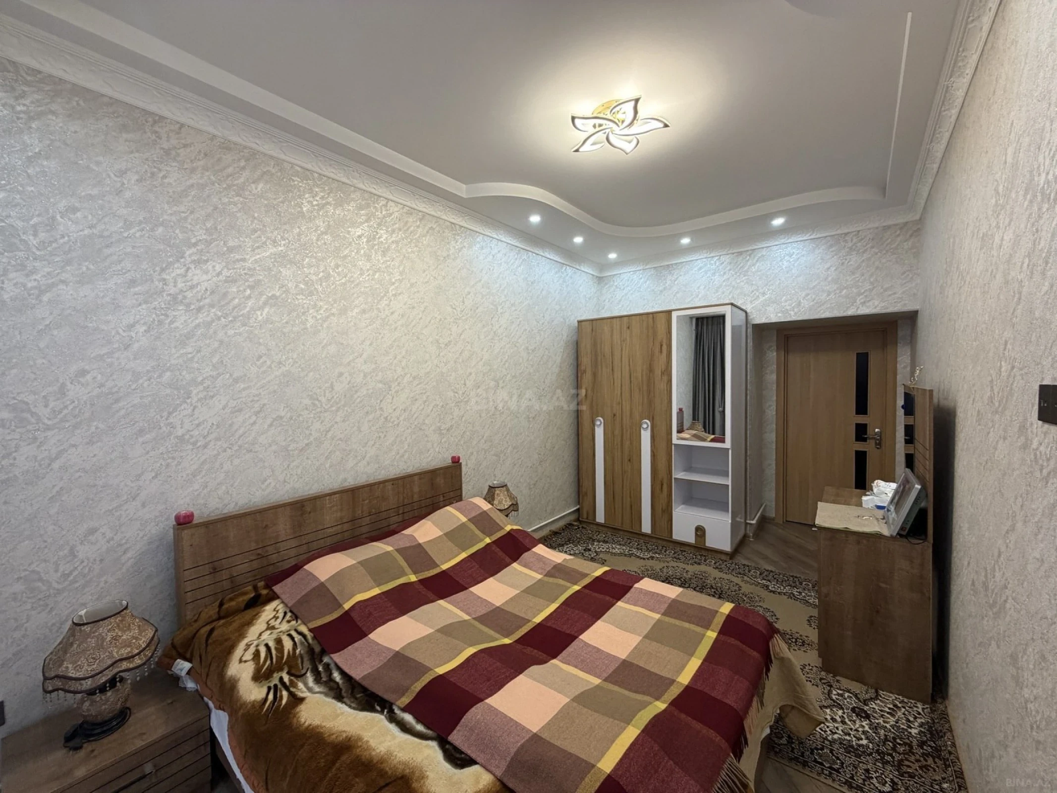 Kirayə verilir 2 otaqlı mənzil 70 m²