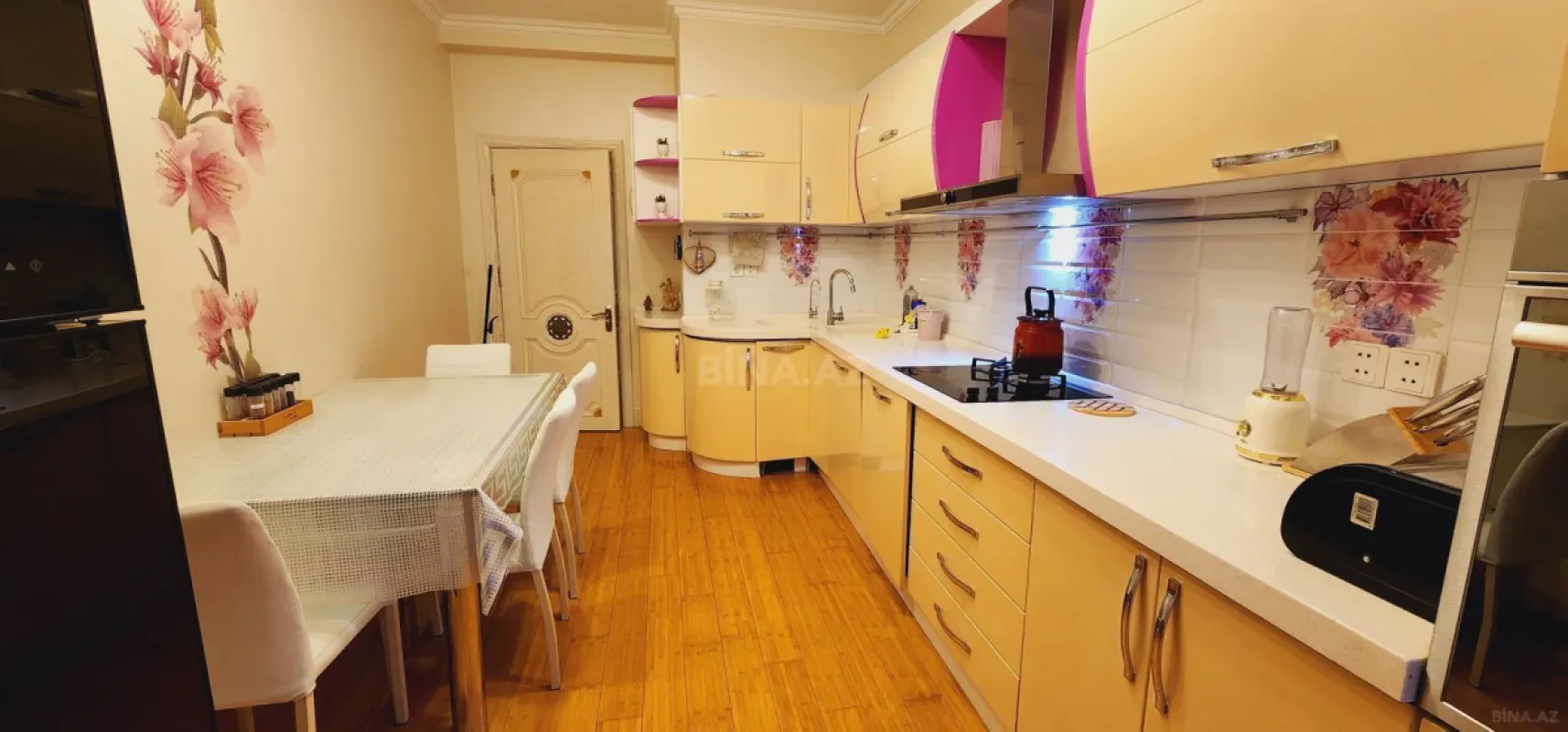 Satılır 3 otaqlı mənzil 137 m²