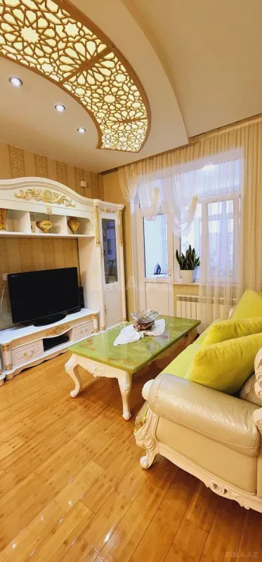 Satılır 3 otaqlı mənzil 137 m²