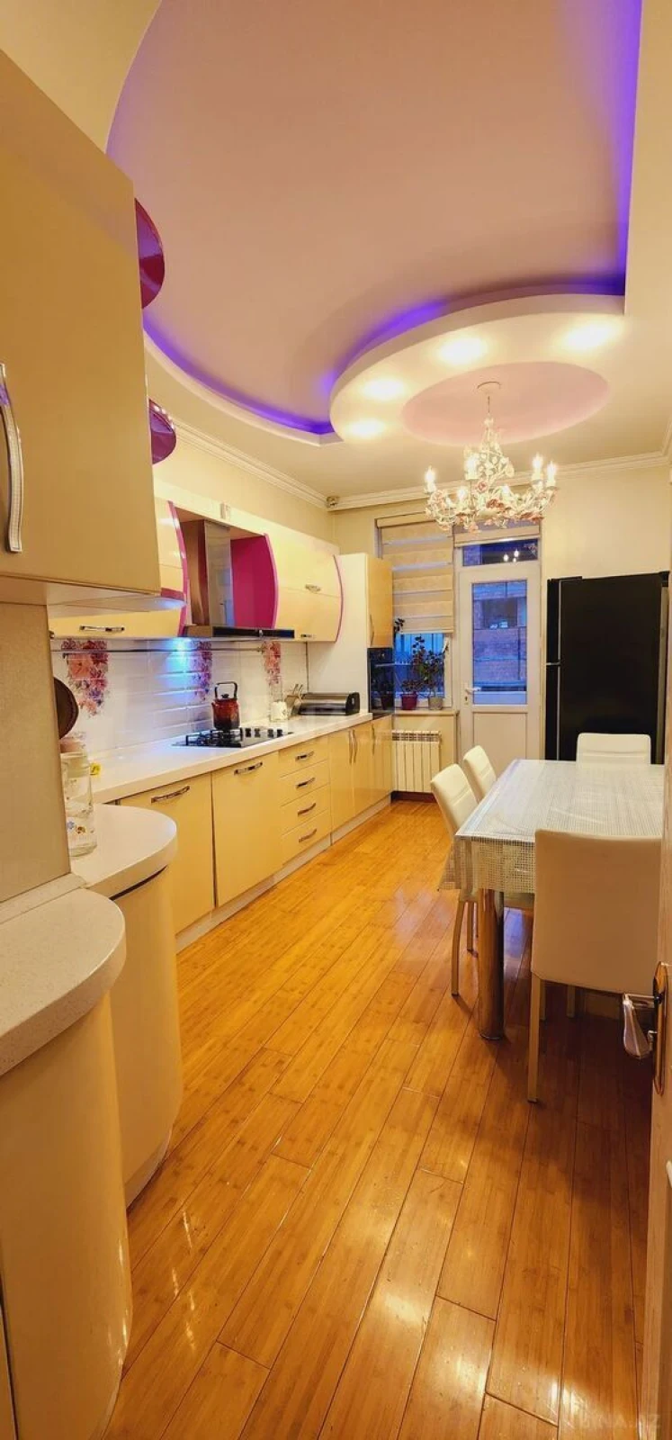 Satılır 3 otaqlı mənzil 137 m²