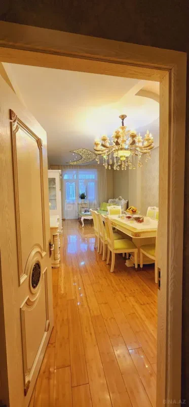 Satılır 3 otaqlı mənzil 137 m²