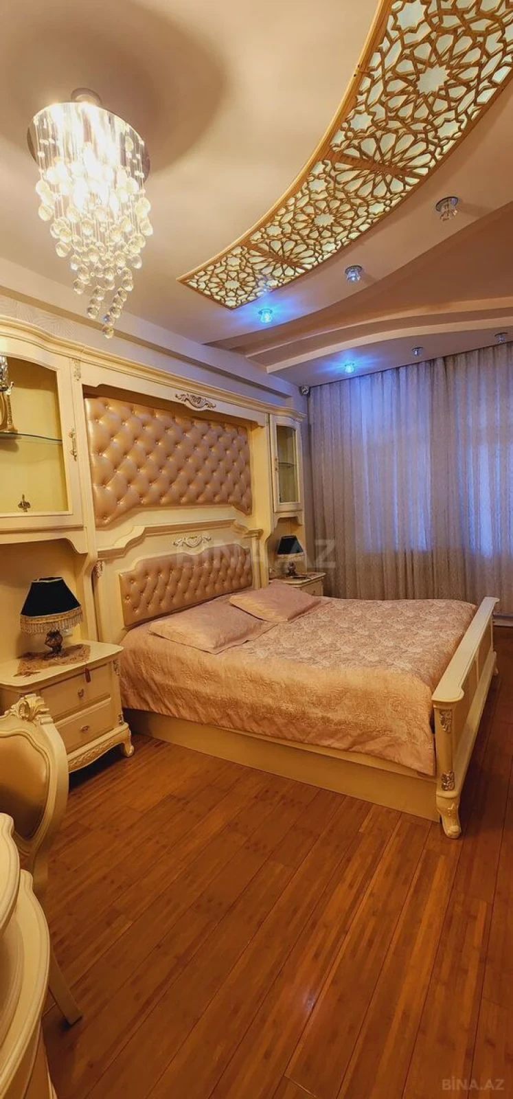 Satılır 3 otaqlı mənzil 137 m²