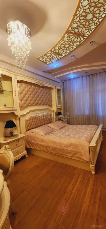 Satılır 3 otaqlı mənzil 137 m²