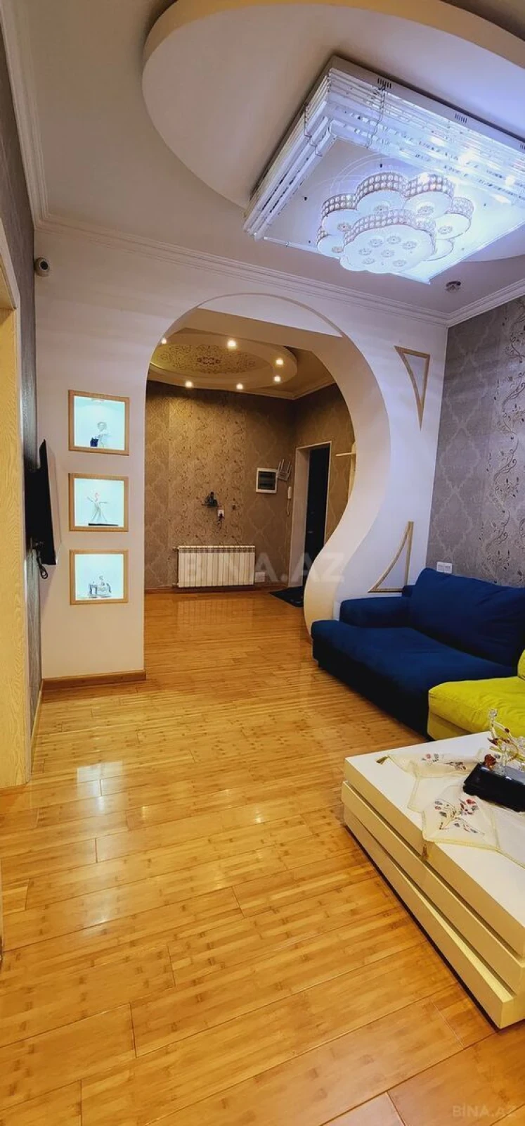 Satılır 3 otaqlı mənzil 137 m²