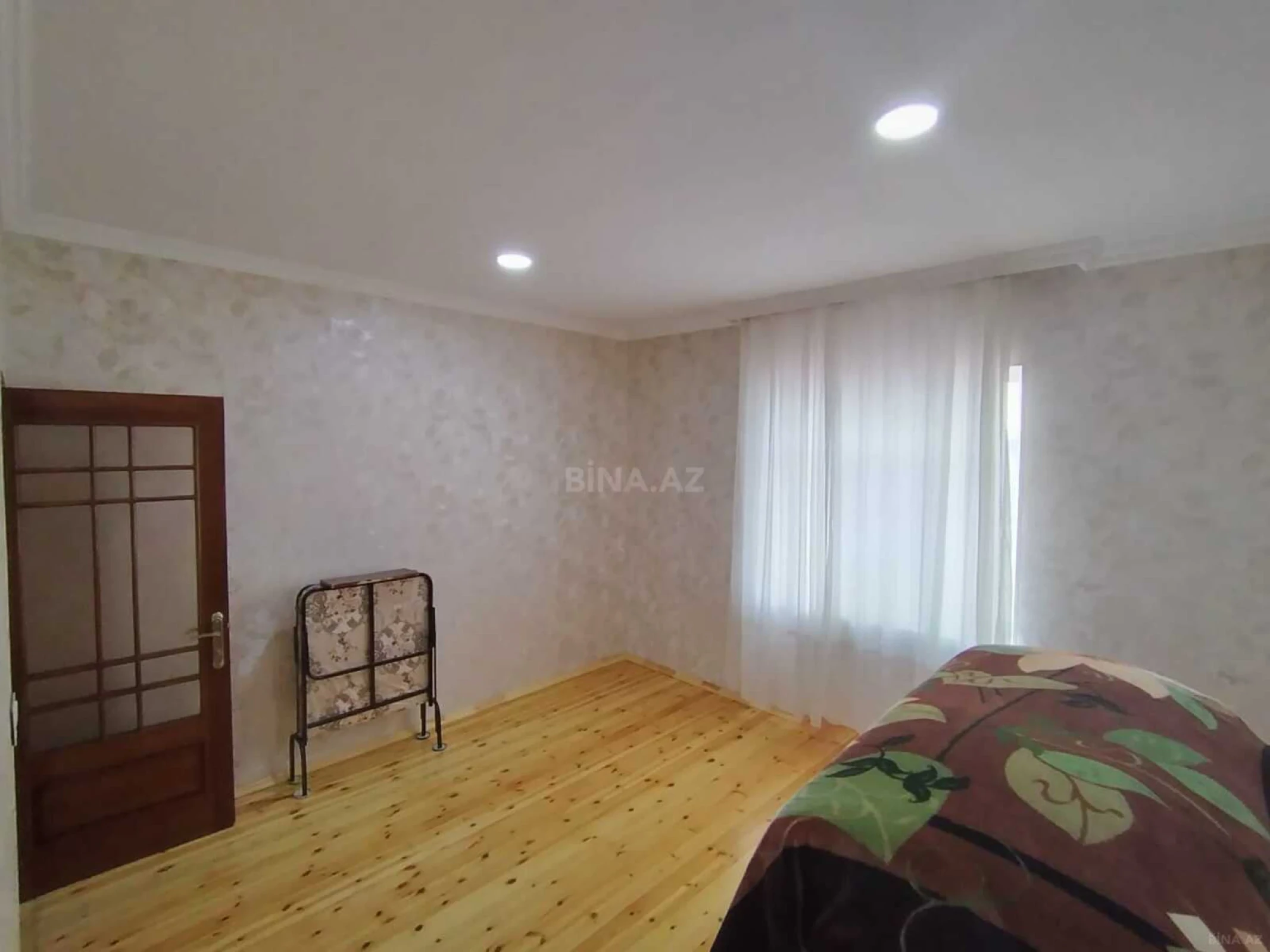 Satılır 6 otaqlı həyət evi 180 m²