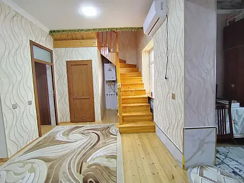 Satılır 6 otaqlı həyət evi 180 m²
