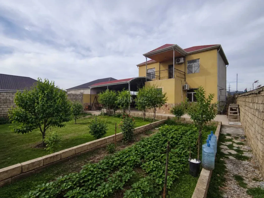 Satılır 6 otaqlı həyət evi 180 m²