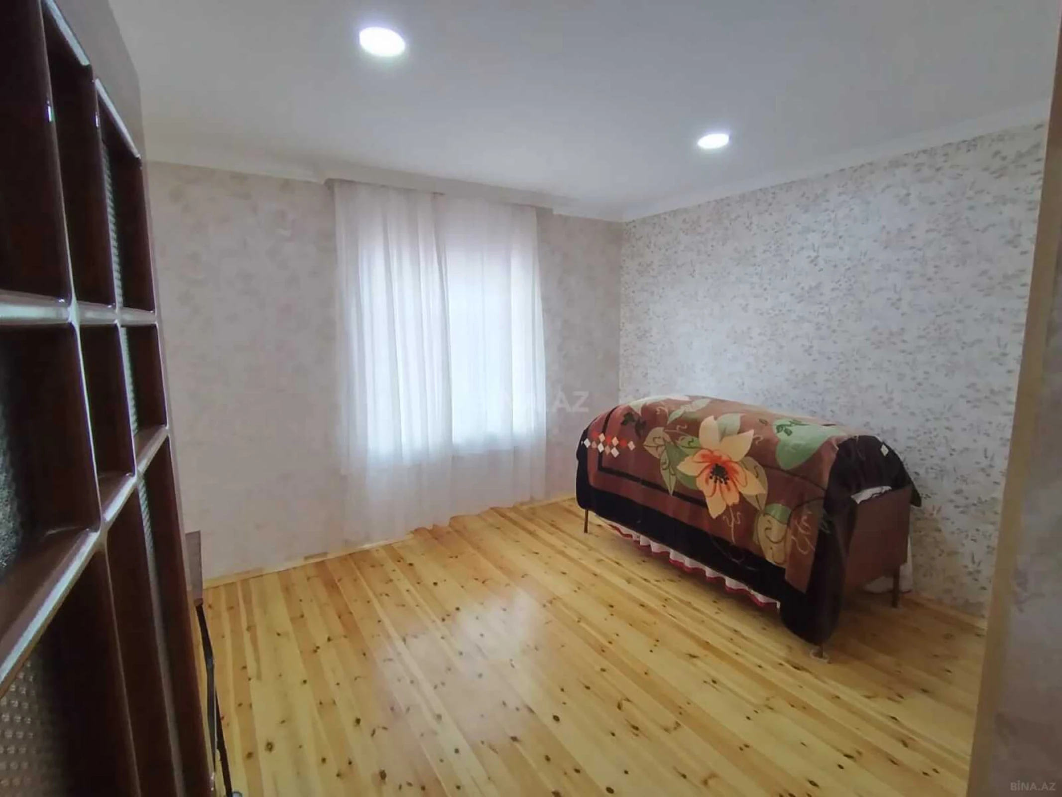 Satılır 6 otaqlı həyət evi 180 m²