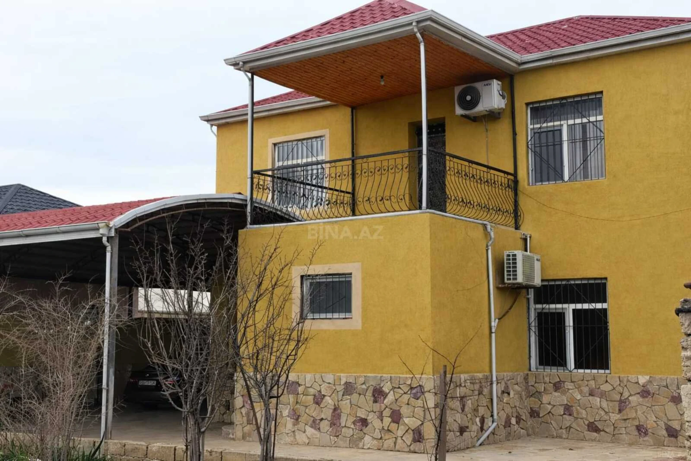 Satılır 6 otaqlı həyət evi 180 m²