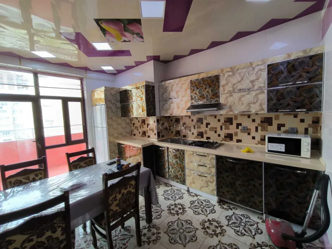 Kirayə verilir 2 otaqlı mənzil 85 m²