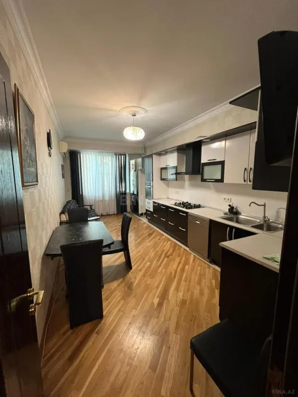Satılır 3 otaqlı mənzil 135 m²
