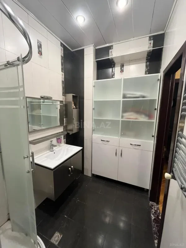 Satılır 3 otaqlı mənzil 135 m²