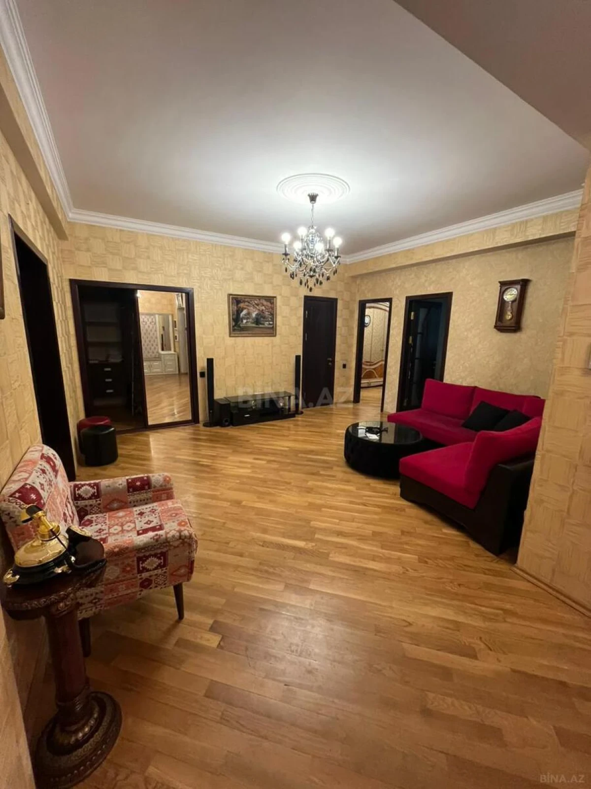 Satılır 3 otaqlı mənzil 135 m²