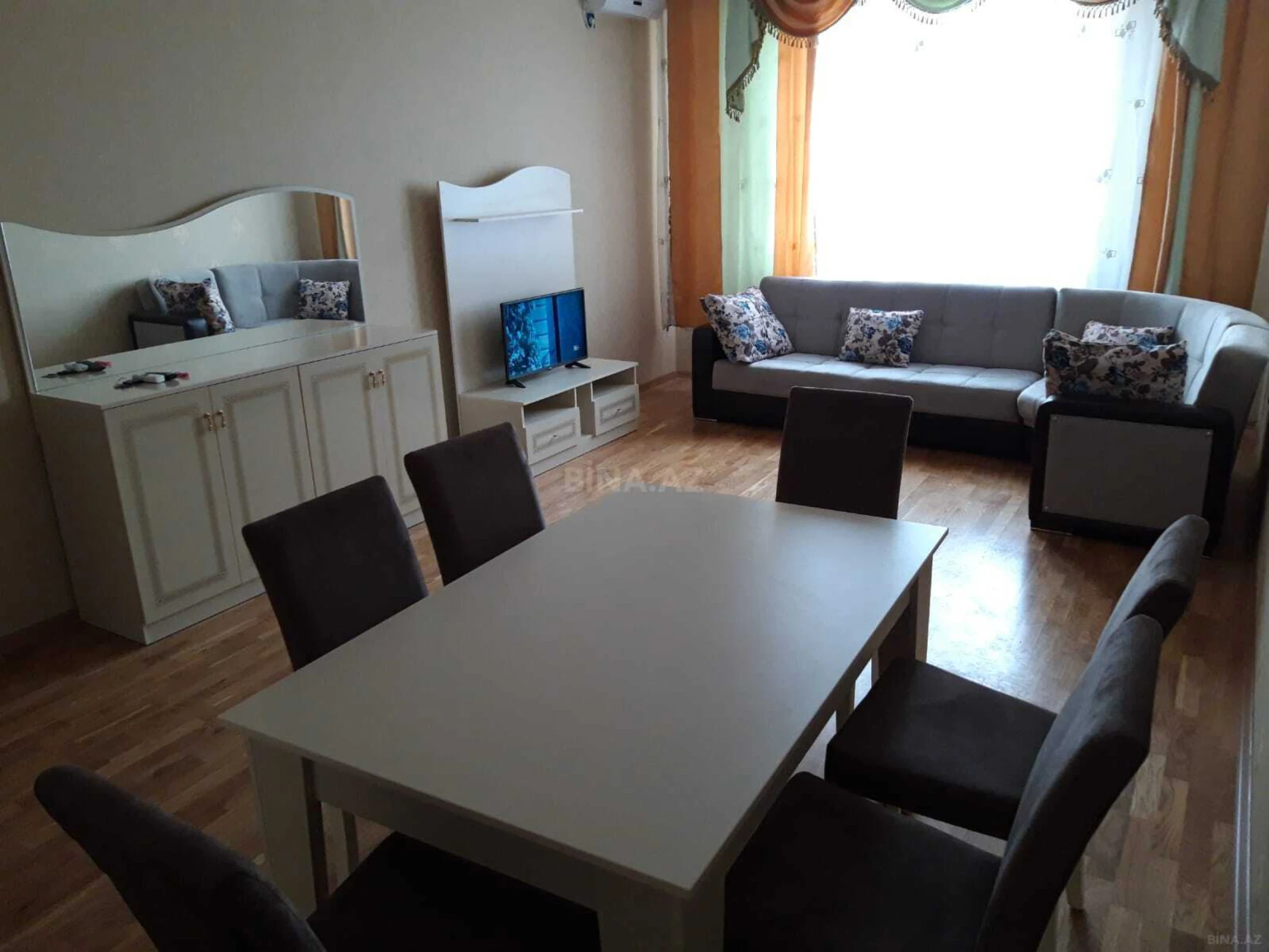 Kirayə verilir 2 otaqlı mənzil 77 m²