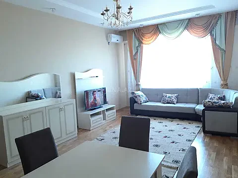 Kirayə verilir 2 otaqlı mənzil 77 m²