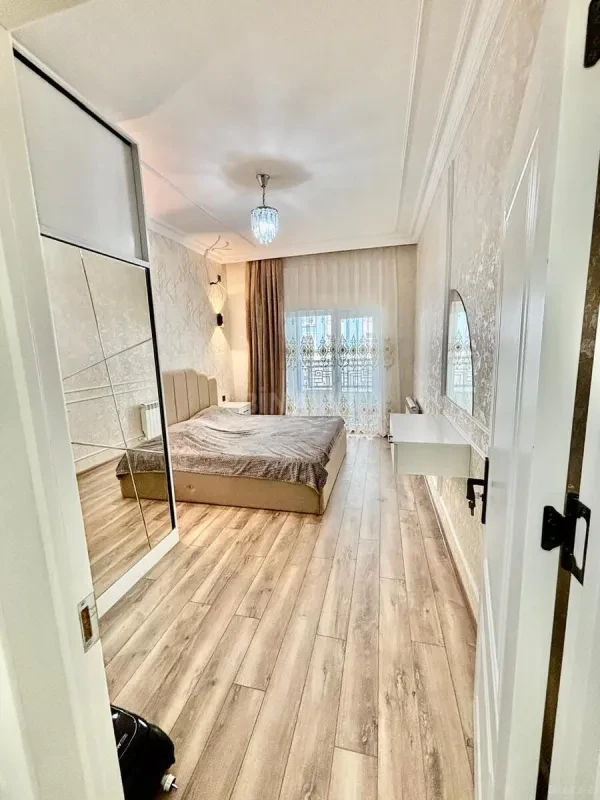 Kirayə verilir 2 otaqlı mənzil 80 m²