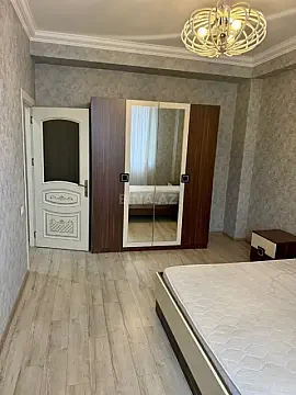 Satılır 4 otaqlı mənzil 187 m²
