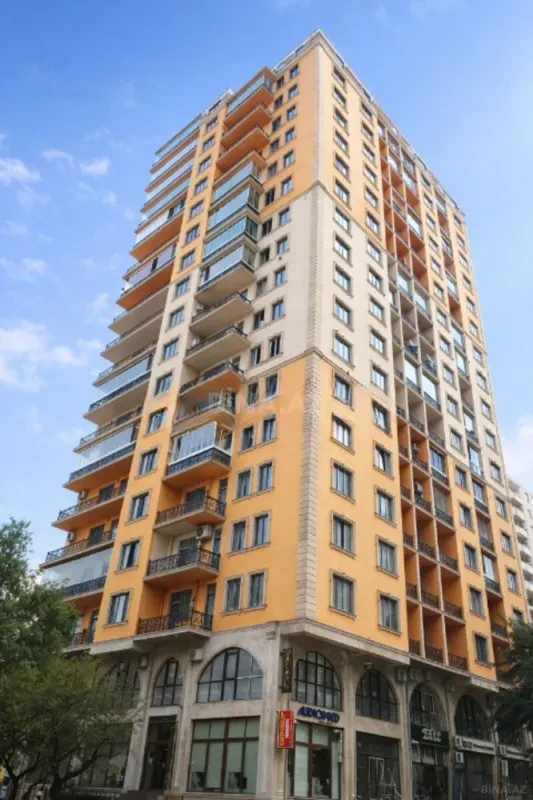 Satılır 4 otaqlı mənzil 187 m²