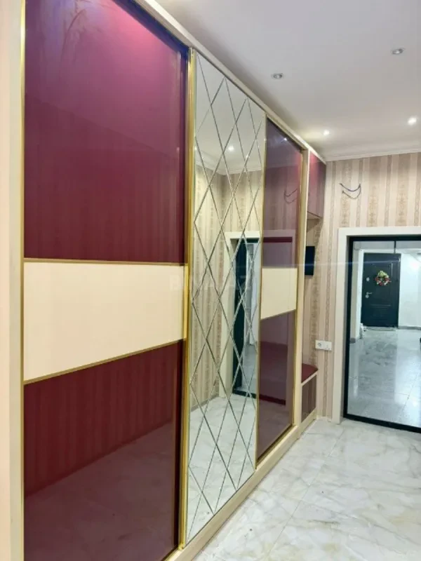 Satılır 4 otaqlı mənzil 187 m²