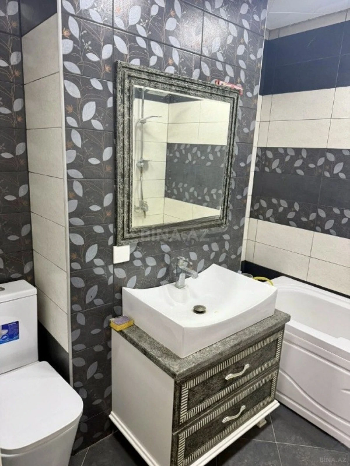 Satılır 4 otaqlı mənzil 187 m²