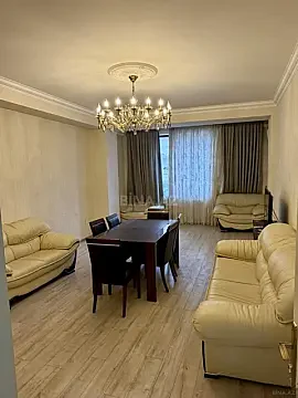 Satılır 4 otaqlı mənzil 187 m²