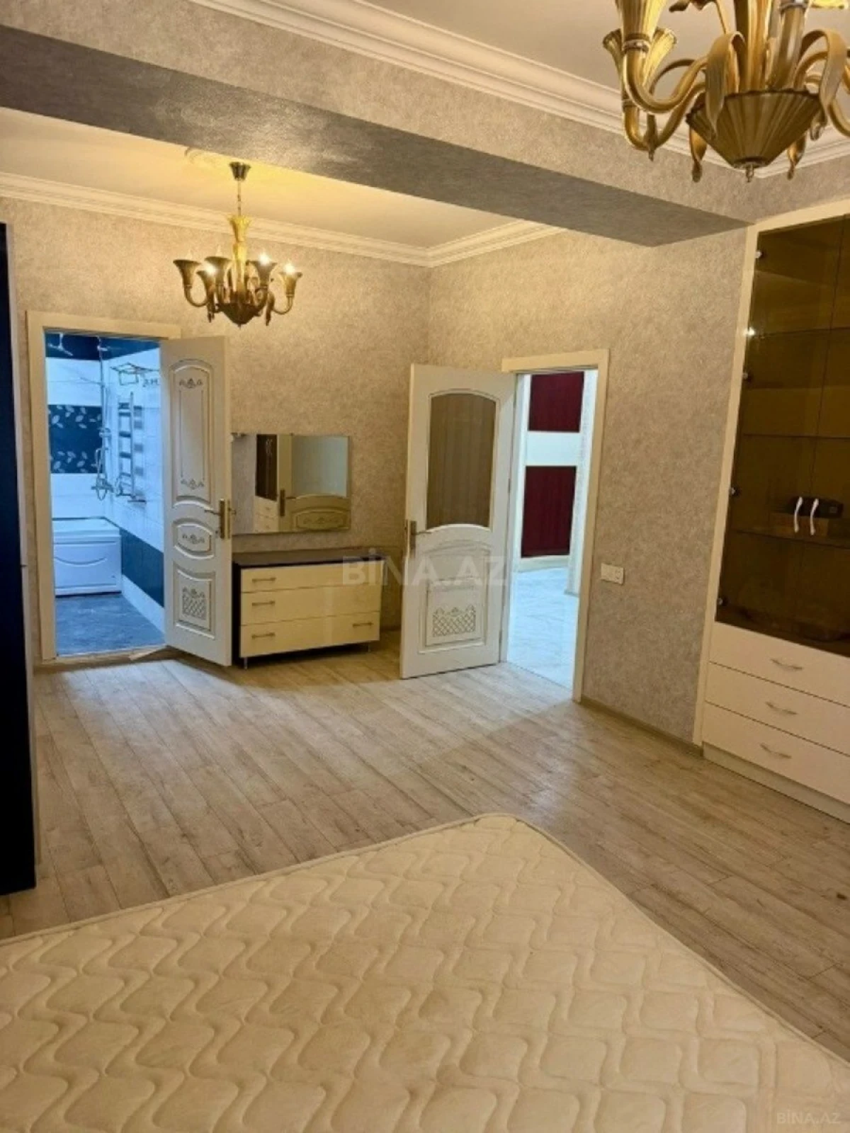 Satılır 4 otaqlı mənzil 187 m²