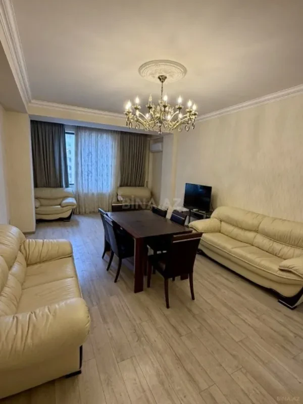 Satılır 4 otaqlı mənzil 187 m²