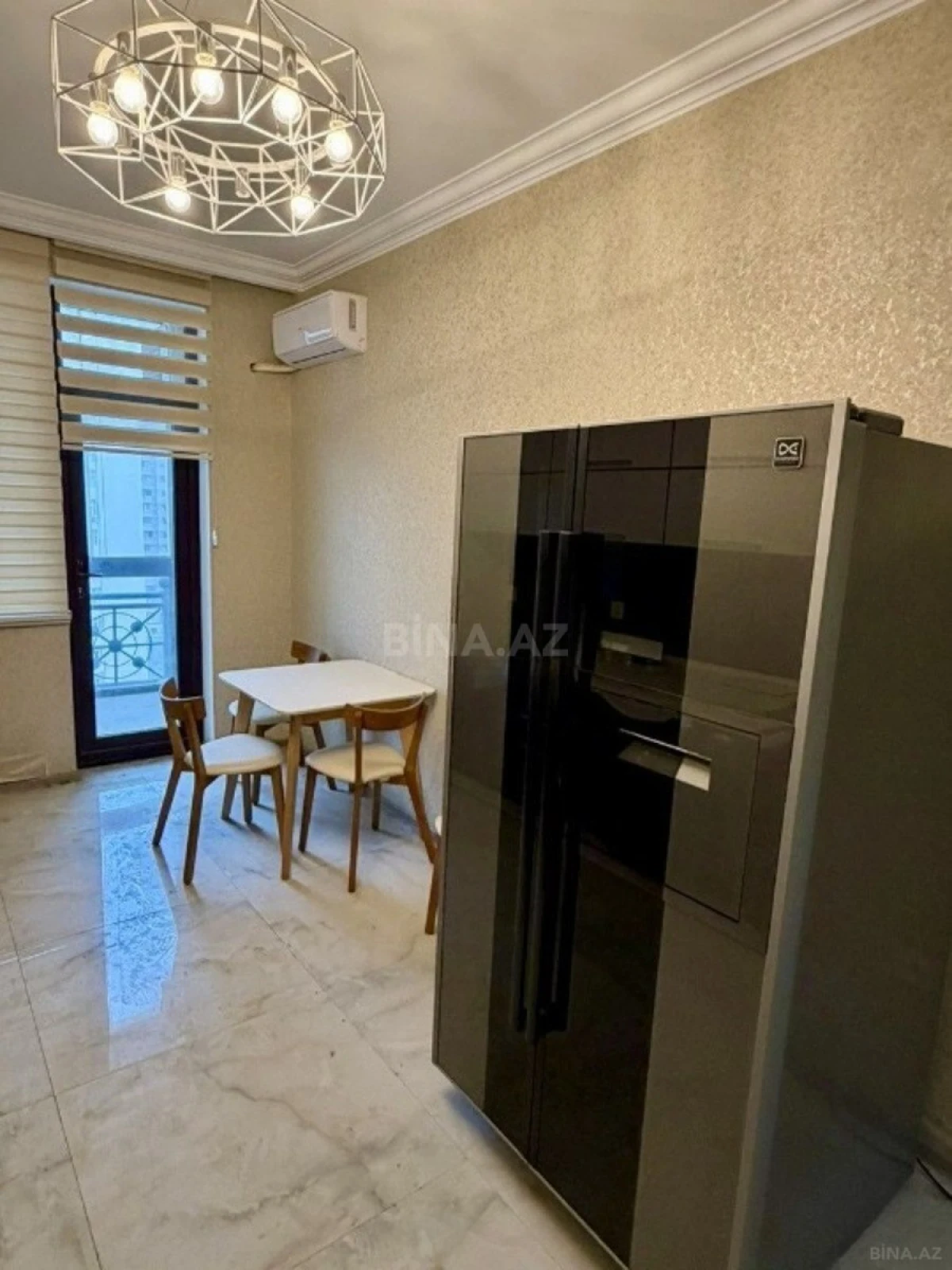 Satılır 4 otaqlı mənzil 187 m²