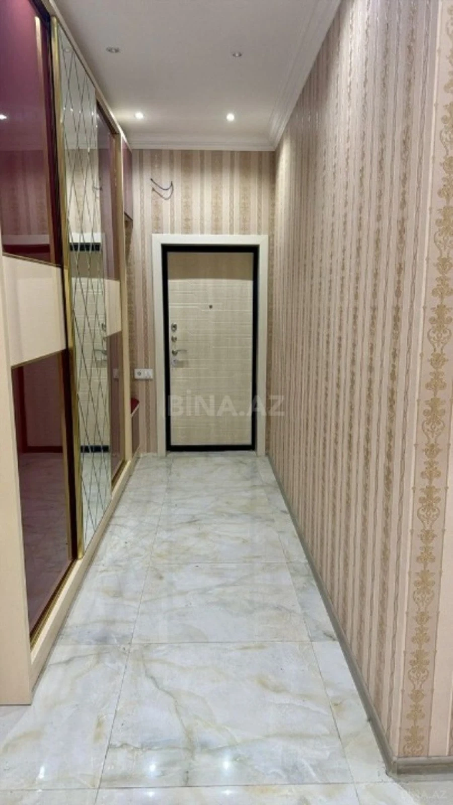 Satılır 4 otaqlı mənzil 187 m²
