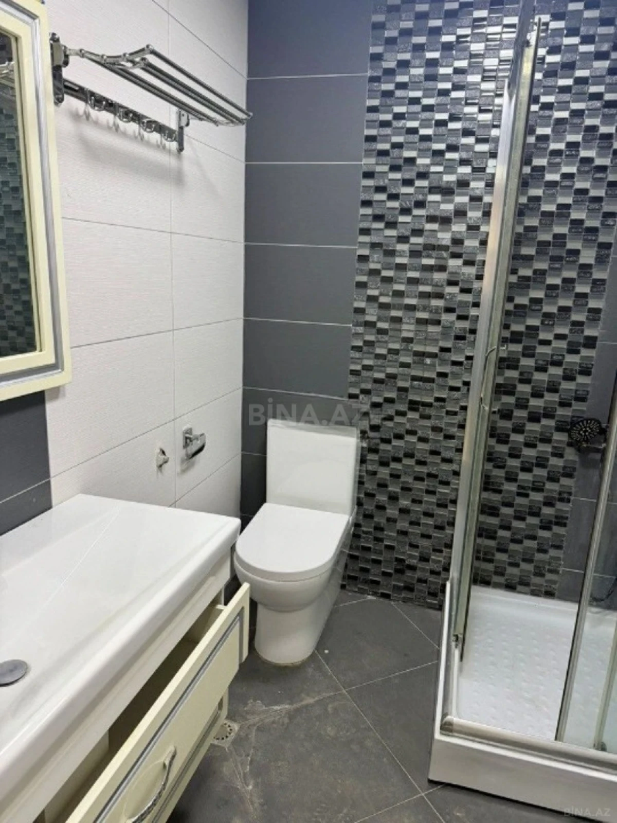 Satılır 4 otaqlı mənzil 187 m²