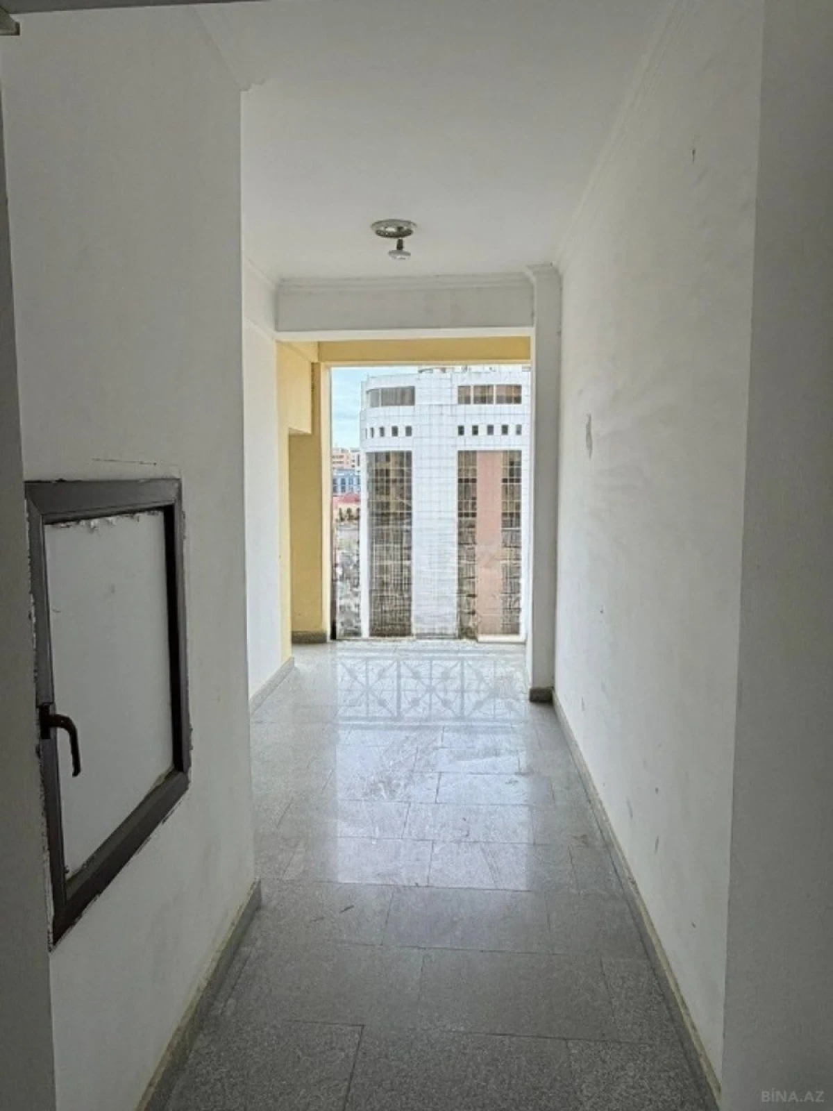Satılır 4 otaqlı mənzil 187 m²