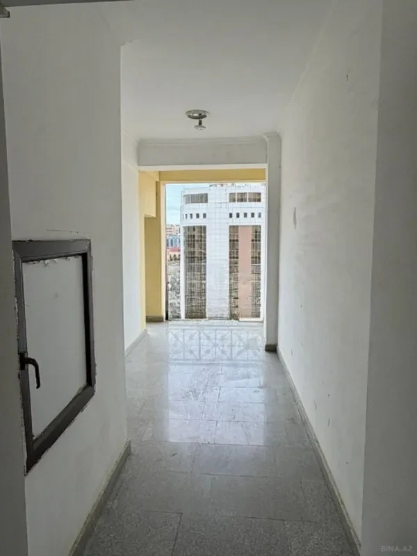Satılır 4 otaqlı mənzil 187 m²