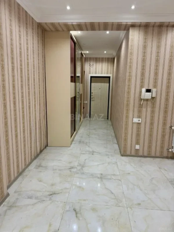 Satılır 4 otaqlı mənzil 187 m²