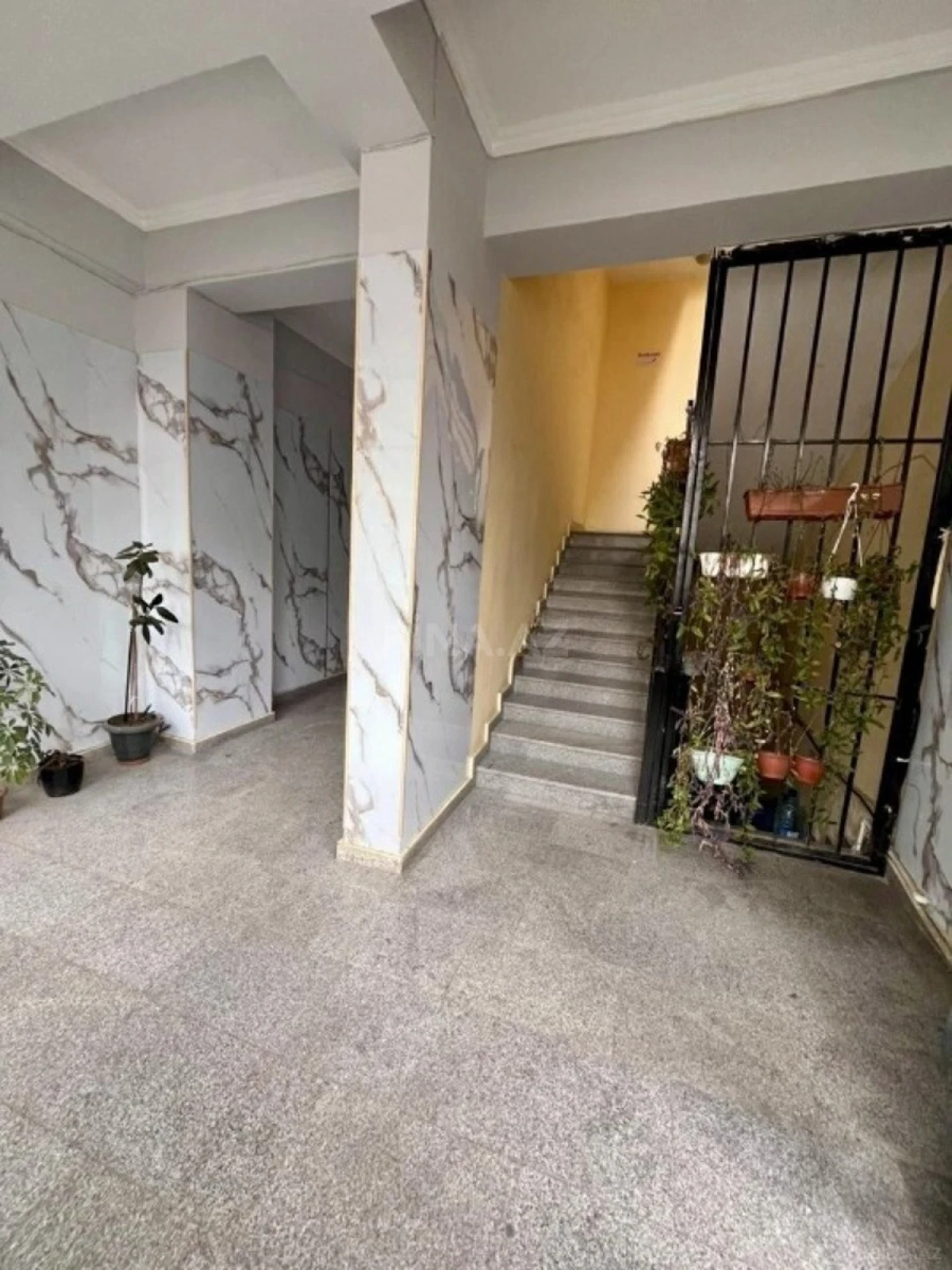 Satılır 4 otaqlı mənzil 187 m²