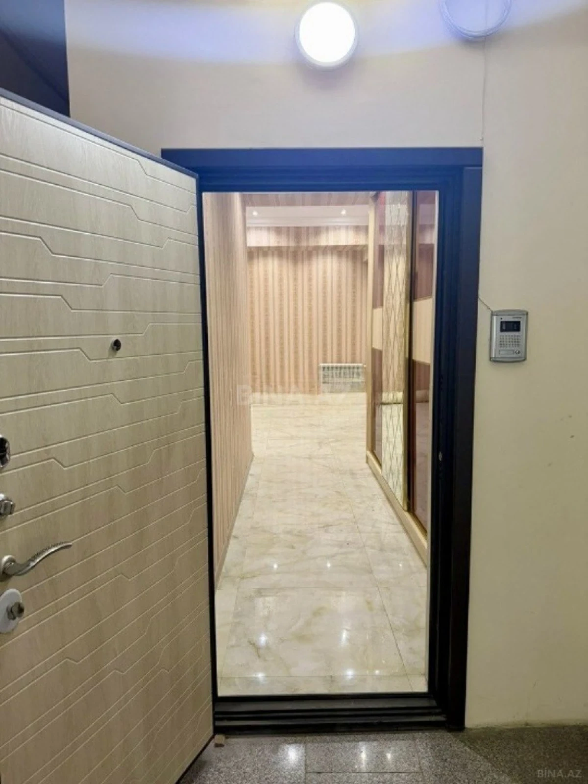 Satılır 4 otaqlı mənzil 187 m²