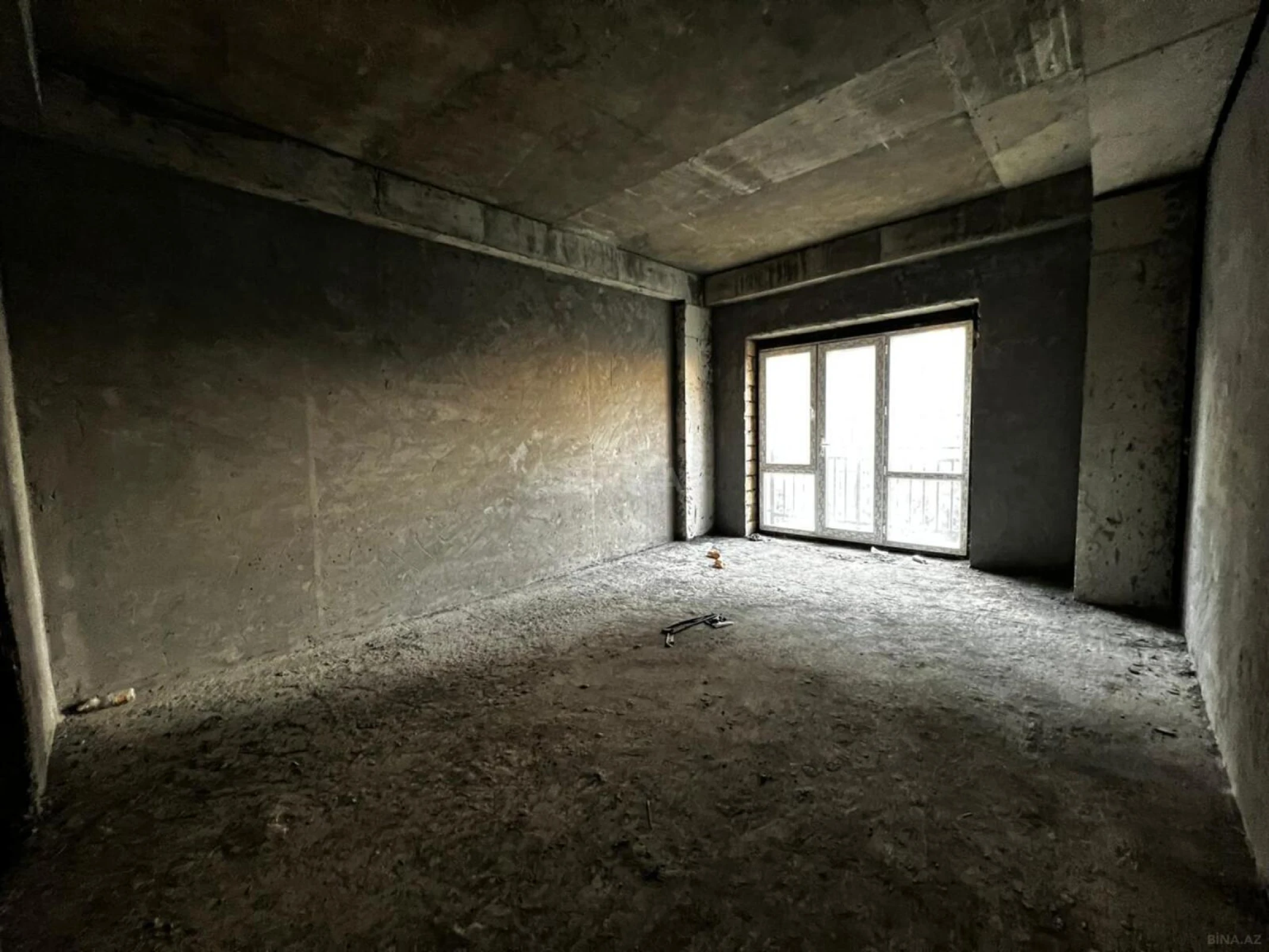 Satılır 4 otaqlı mənzil 197 m²