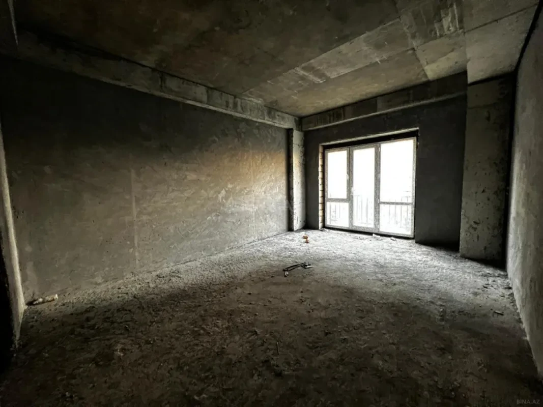 Satılır 4 otaqlı mənzil 197 m²