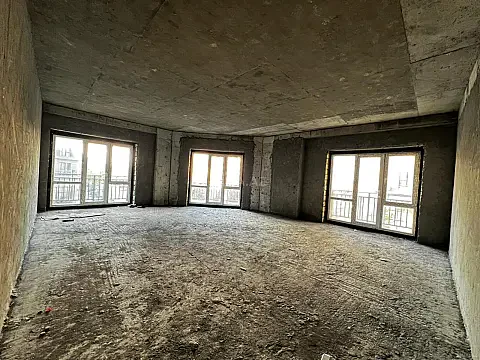 Satılır 4 otaqlı mənzil 197 m²