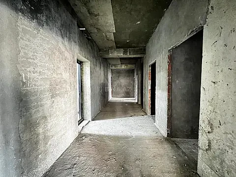 Satılır 4 otaqlı mənzil 197 m²