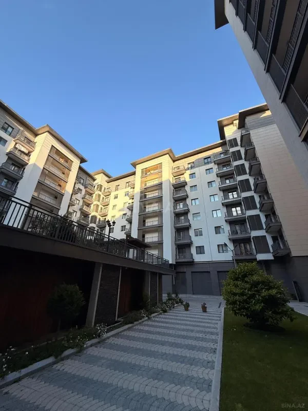 Satılır 4 otaqlı mənzil 197 m²