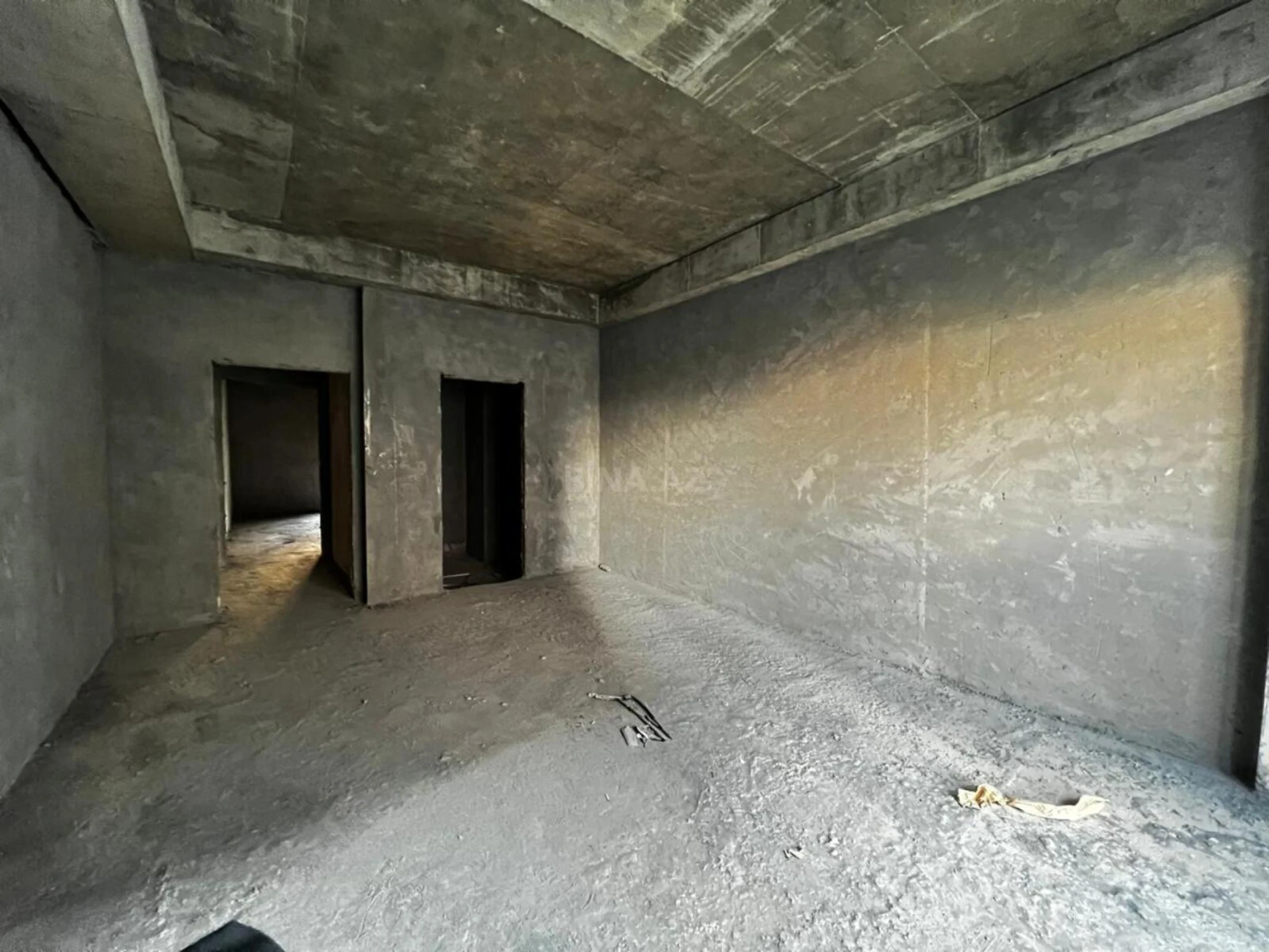 Satılır 4 otaqlı mənzil 197 m²