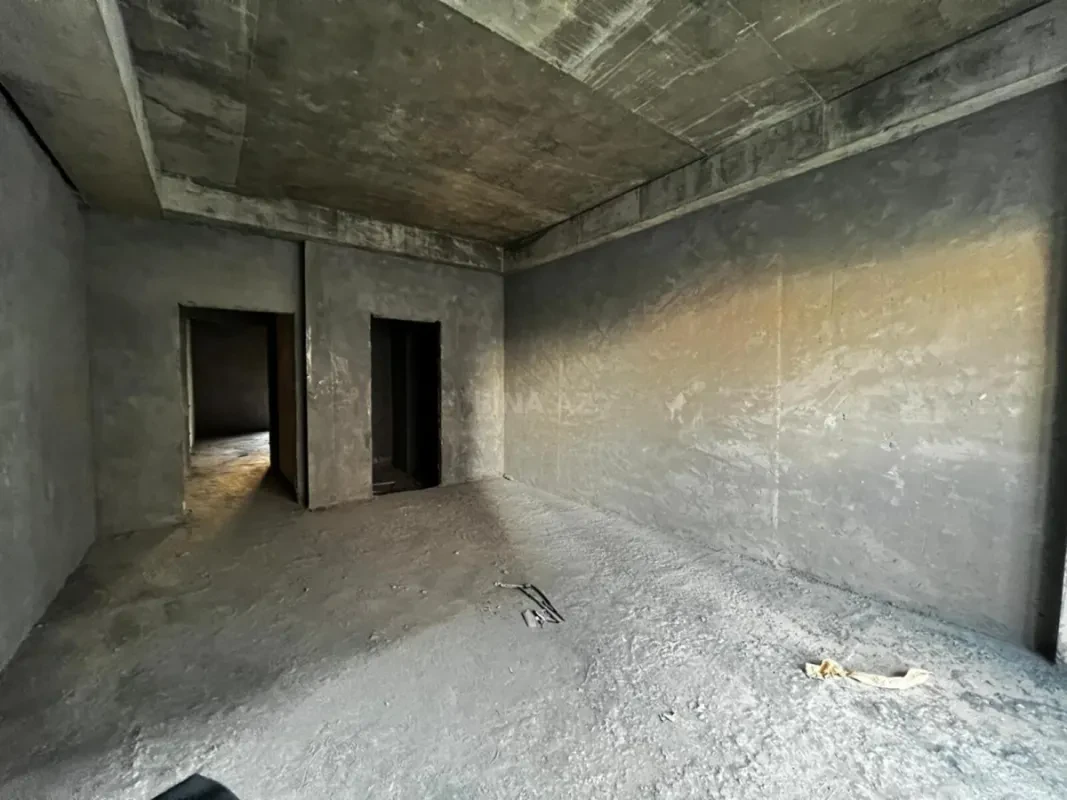 Satılır 4 otaqlı mənzil 197 m²