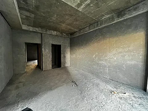 Satılır 4 otaqlı mənzil 197 m²