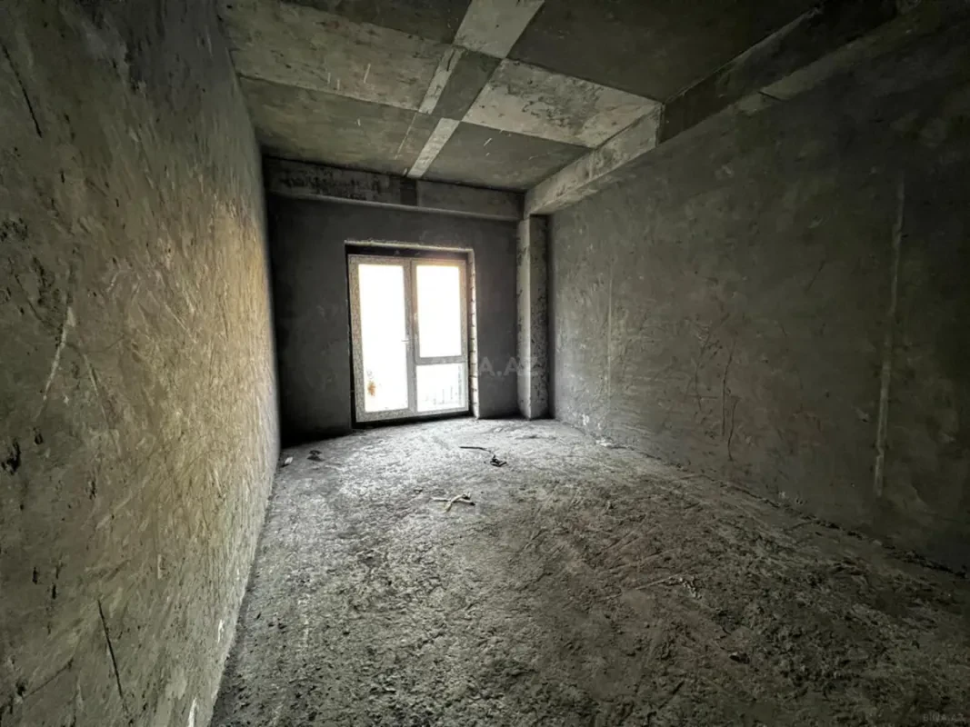 Satılır 4 otaqlı mənzil 197 m²